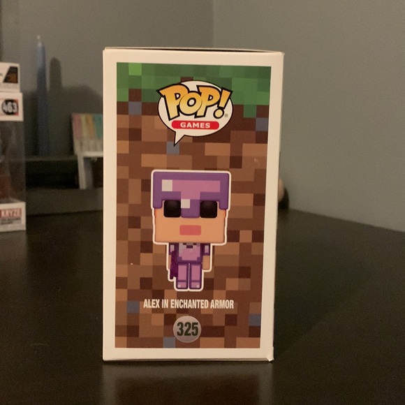 Minecraft 325 Alex in enchanted armor - Picture 4 of 4